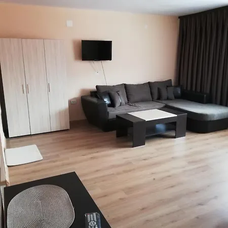 елеганс Casa de hóspedes Sarnitsa